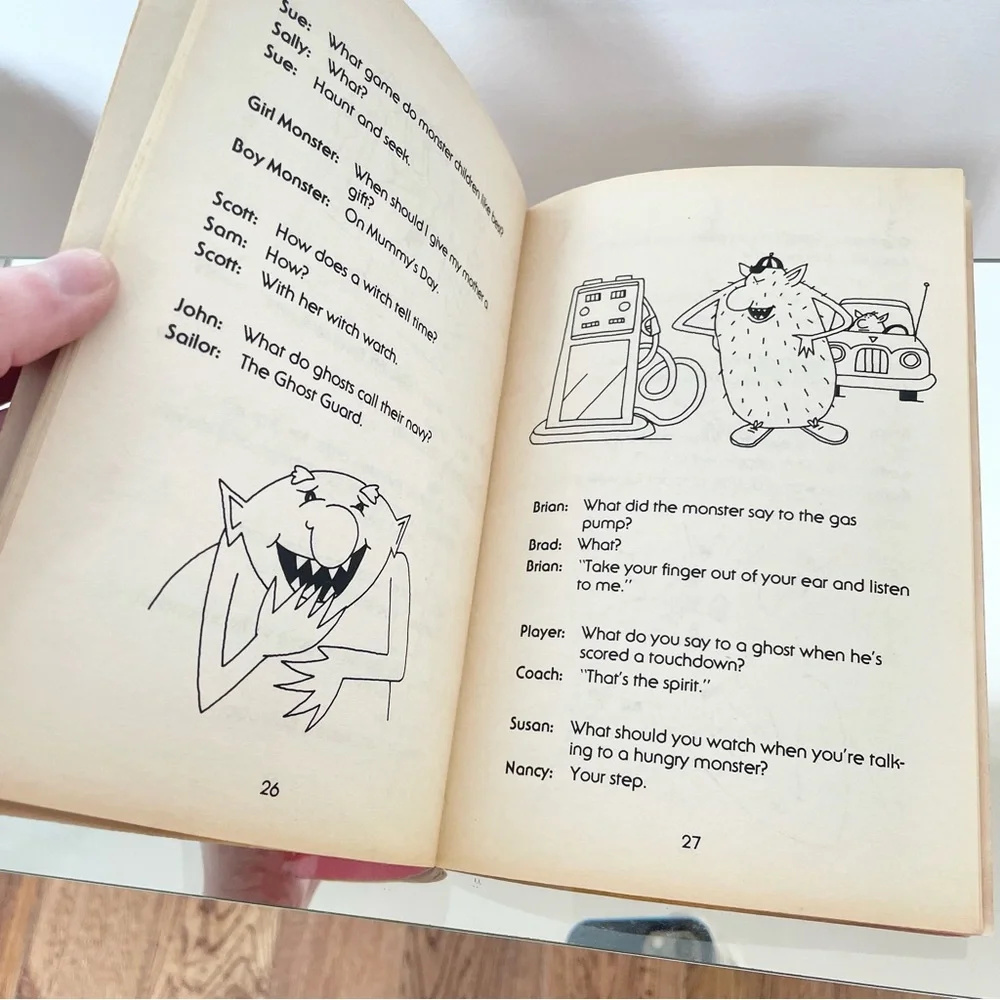 Vintage 101 Favorite Monster Jokes Book - Picture 5 of 7